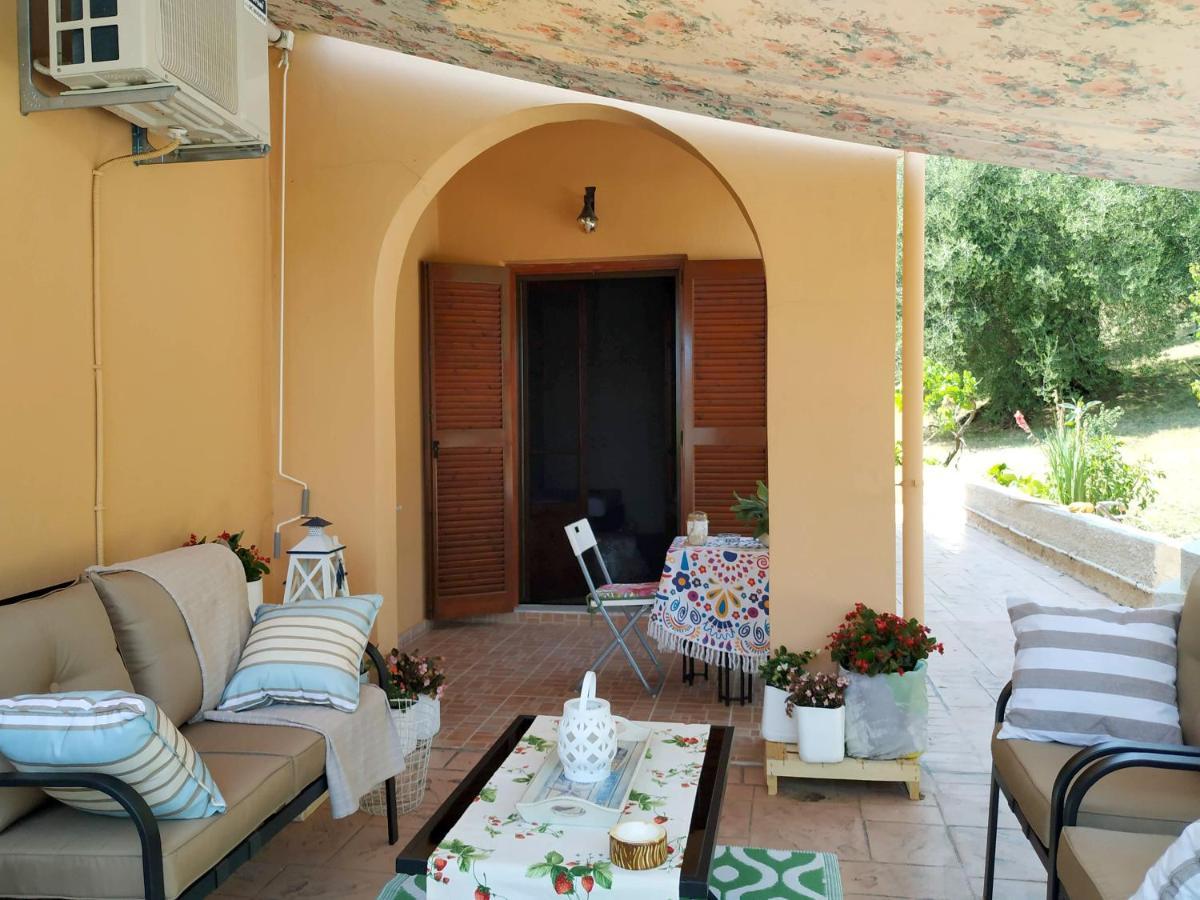 Family Holiday Apartment With Garden & Bbq Velonádes Екстериор снимка