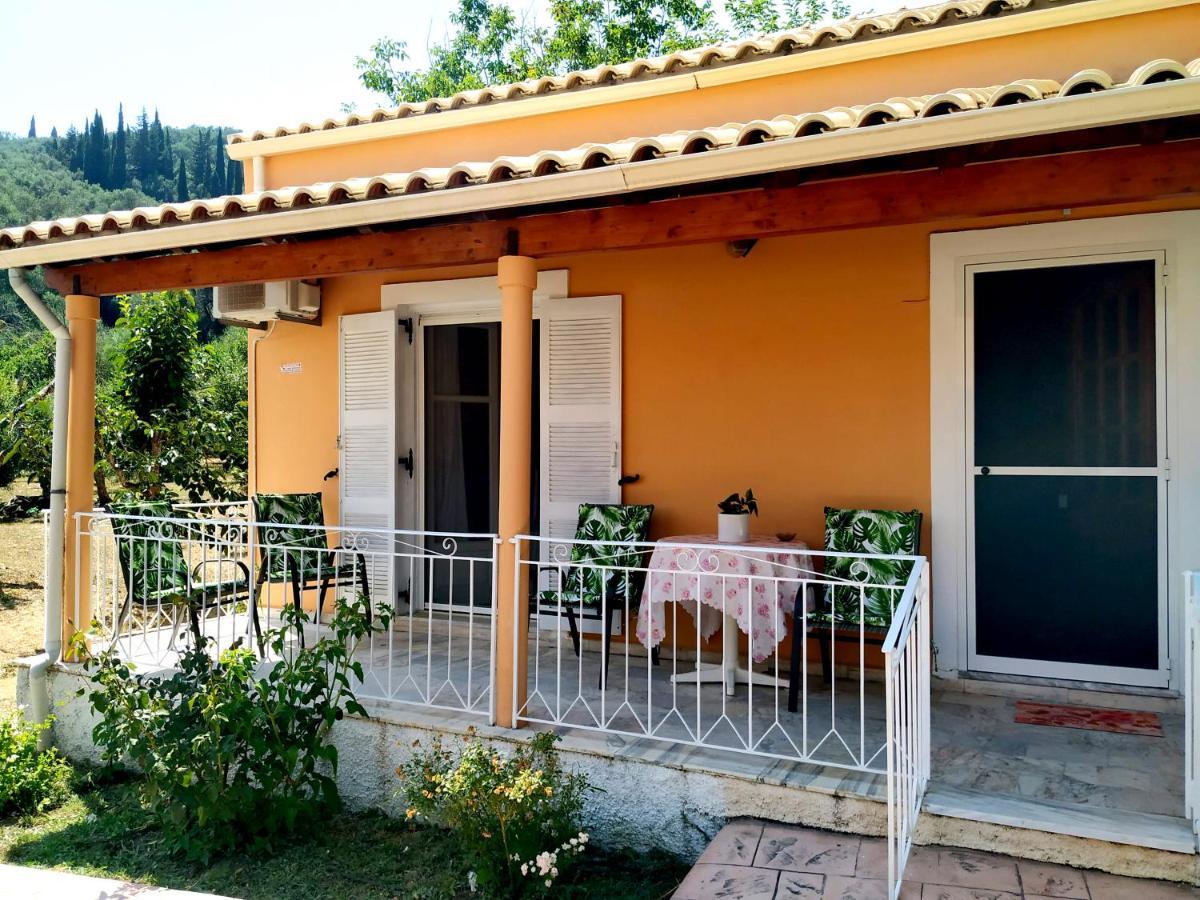 Family Holiday Apartment With Garden & Bbq Velonádes Екстериор снимка