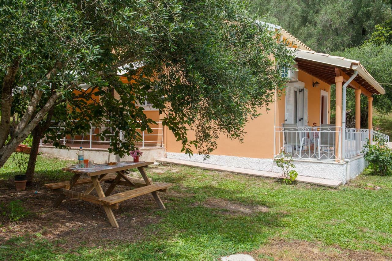 Family Holiday Apartment With Garden & Bbq Velonádes Екстериор снимка