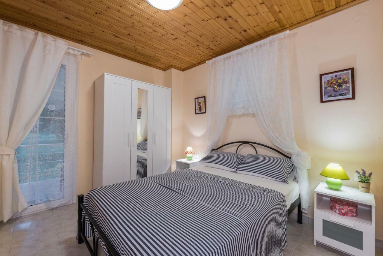 Family Holiday Apartment With Garden & Bbq Velonádes Екстериор снимка