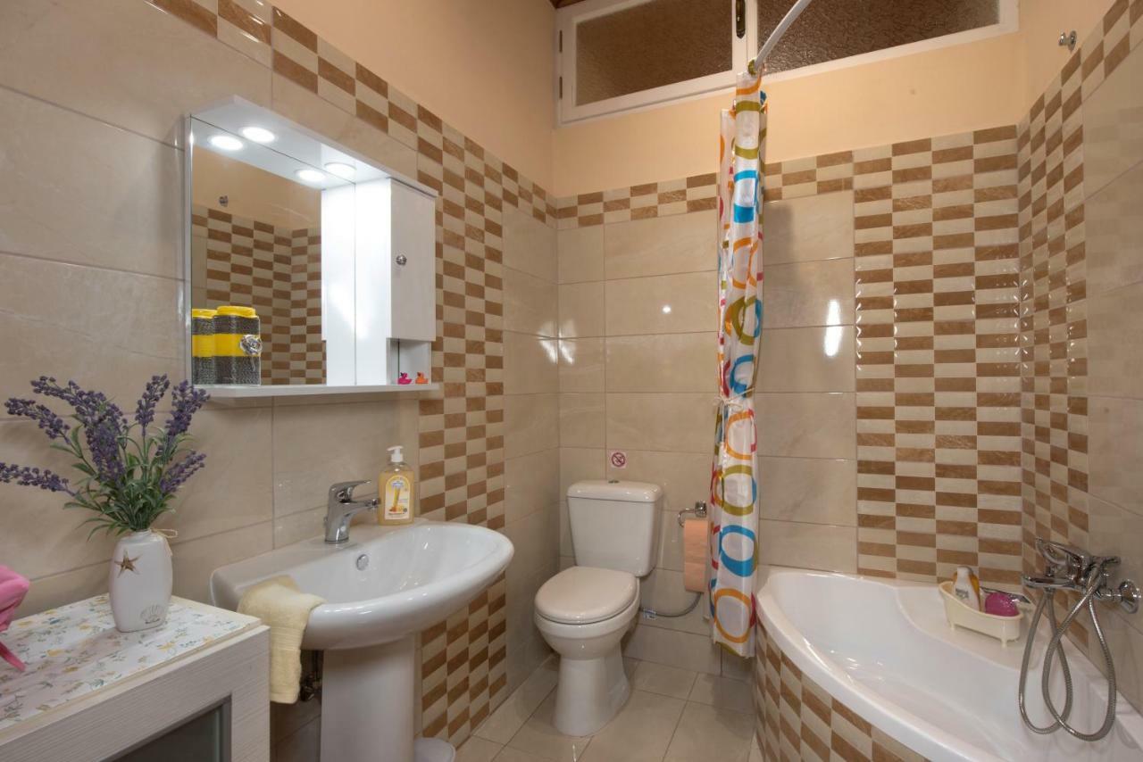 Family Holiday Apartment With Garden & Bbq Velonádes Екстериор снимка