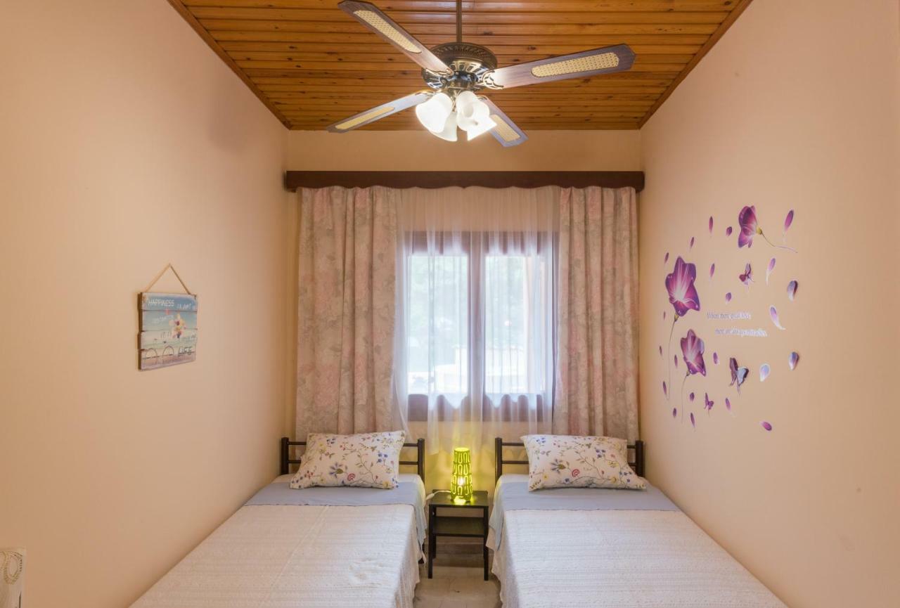 Family Holiday Apartment With Garden & Bbq Velonádes Екстериор снимка