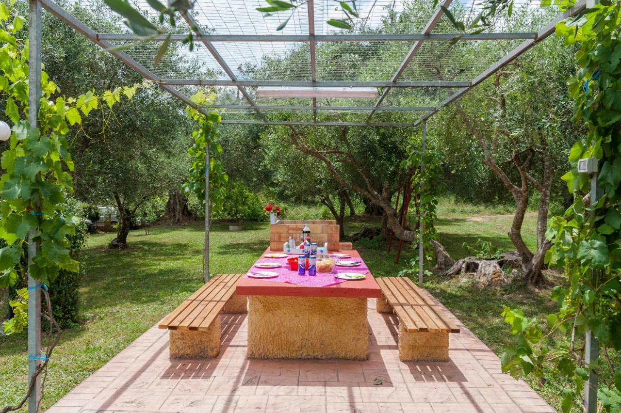 Family Holiday Apartment With Garden & Bbq Velonádes Екстериор снимка