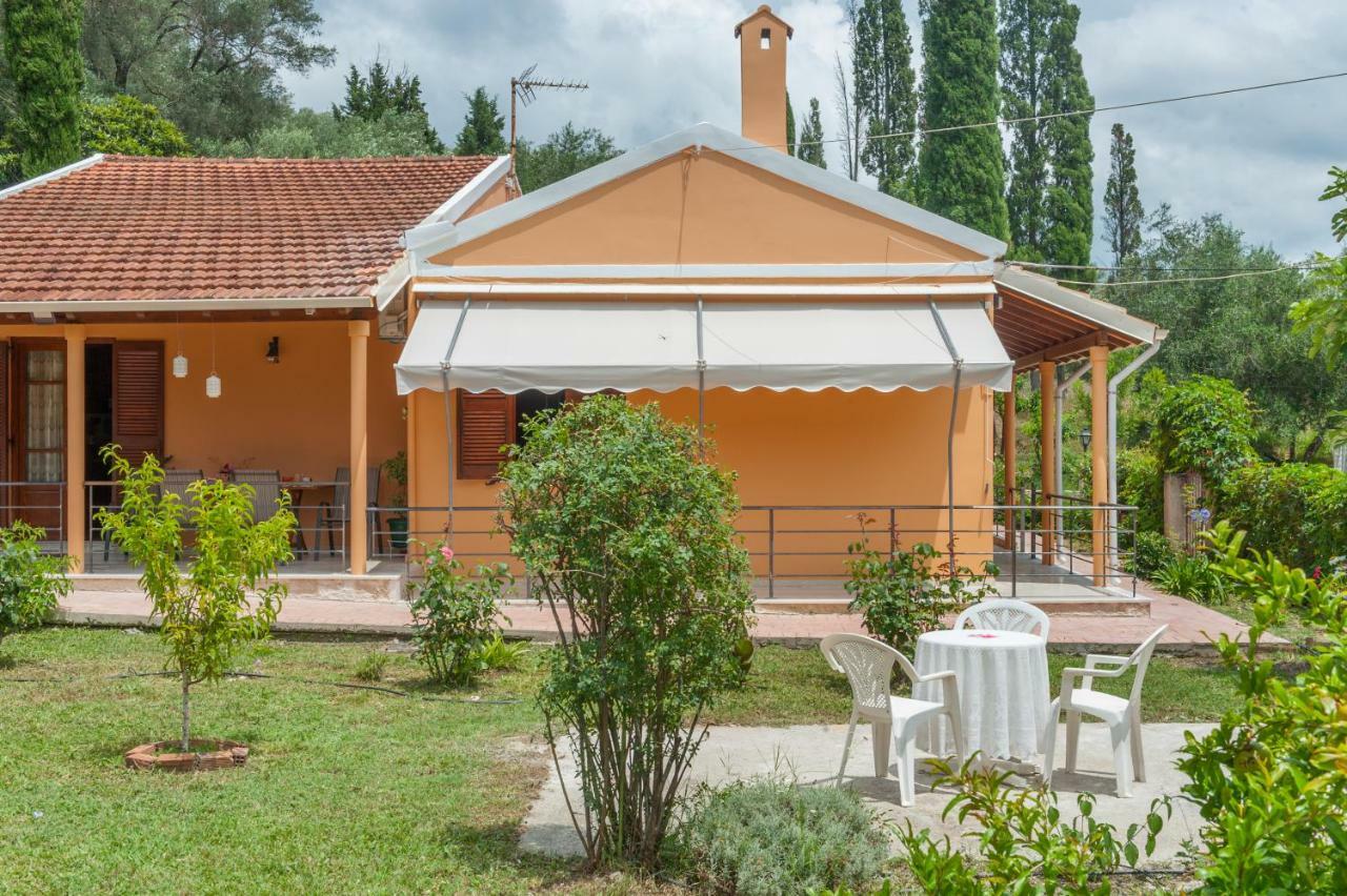 Family Holiday Apartment With Garden & Bbq Velonádes Екстериор снимка